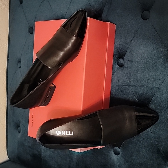 Vaneli Black Flats 'Fable' 8.5 Narrow NIB - Picture 9 of 16